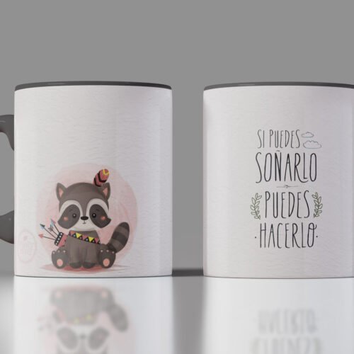 Taza blanca con ilustración de mapache tierno y frase motivadora “Si puedes soñarlo, puedes hacerlo”, ideal como regalo original con mensaje positivo