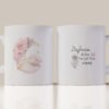 Taza blanca con ilustración de luna floral en tonos pastel y frase “Disfruta de las pequeñas cosas”, diseño delicado ideal como regalo tierno.